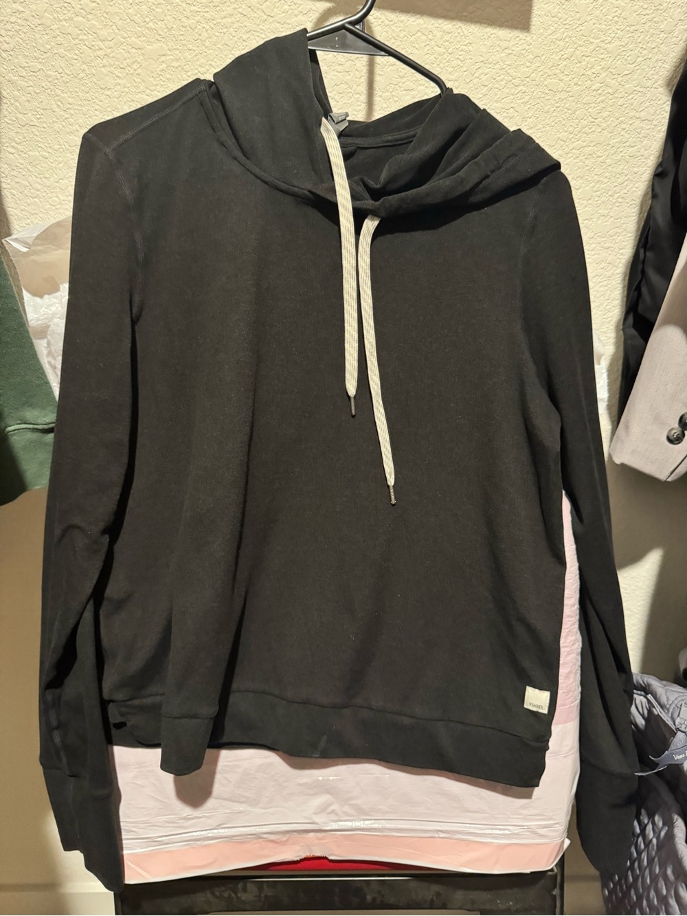 Vuori Women's Black Hooded Pullover Sweatshirt